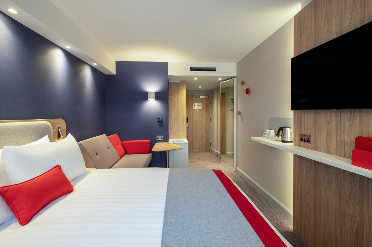Holiday Inn Express Cambridge West - Cambourne By Ihg מראה חיצוני תמונה